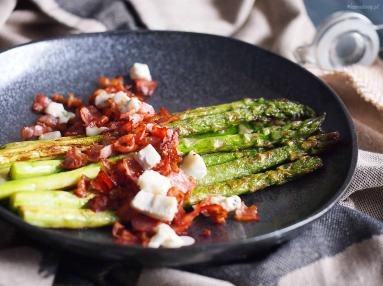 Zdjęcie - Szparagi z boczkiem i gorgonzolą / Bacon gorgonzola asparagus - Przepisy kulinarne ze zdjęciami