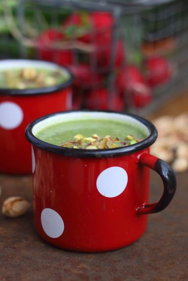 Zdjęcie - Zupa z zielonych warzyw z pistacjami - Przepisy kulinarne ze zdjęciami