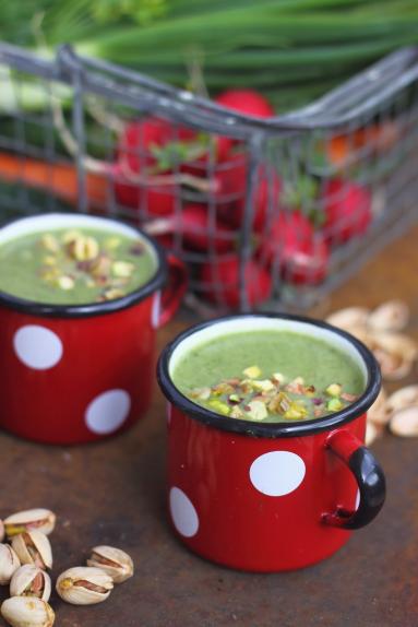 Zdjęcie - Zupa z zielonych warzyw z pistacjami - Przepisy kulinarne ze zdjęciami