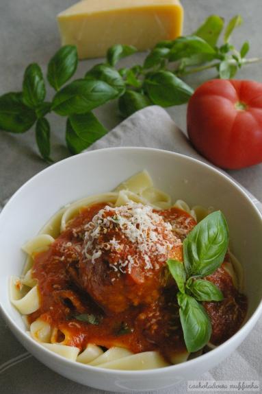 Zdjęcie - Klopsiki z mozzarellą w sosie pomidorowym - Przepisy kulinarne ze zdjęciami