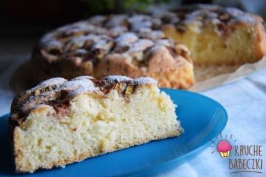 Zdjęcie - Ciasto z rabarbarem i cynamonem - Przepisy kulinarne ze zdjęciami