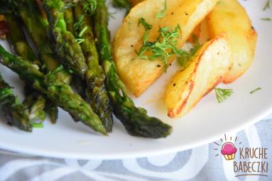 Zdjęcie - Szparagi z boczkiem, koperkiem i pieczonymi ziemniaczkami - Przepisy kulinarne ze zdjęciami