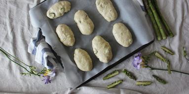 Zdjęcie - Bułeczki szparagowe - Przepisy kulinarne ze zdjęciami