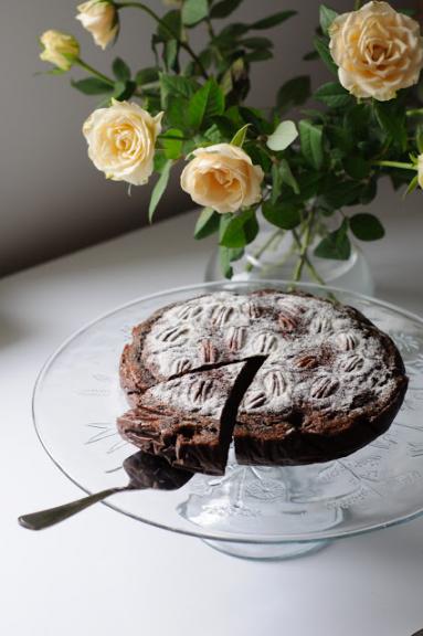 Zdjęcie - Brownie fasolowe z suszonymi śliwkami - Przepisy kulinarne ze zdjęciami