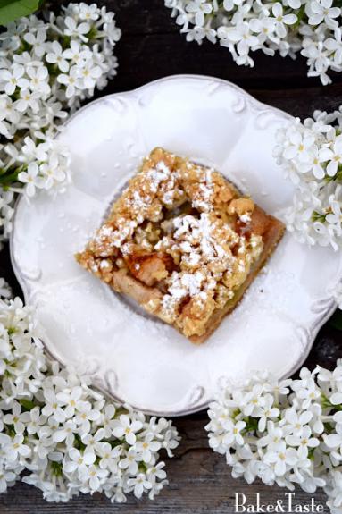 Zdjęcie - Kruche ciasto z rabarbarem i jabłkami - Przepisy kulinarne ze zdjęciami
