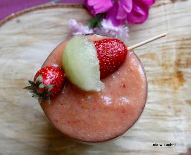 Zdjęcie - Truskawkowo-melonowe smoothie - Przepisy kulinarne ze zdjęciami