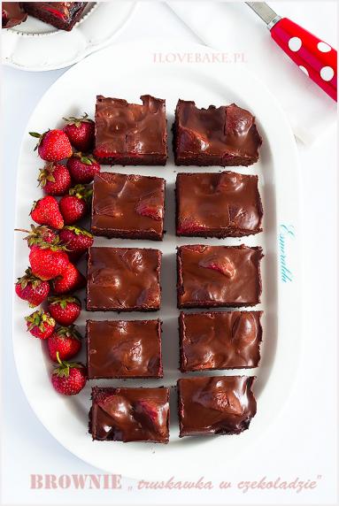 Zdjęcie - Brownie truskawka w czekoladzie - Przepisy kulinarne ze zdjęciami
