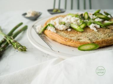Zdjęcie - Omlet biszkoptowy ze szparagami i serem wędzonym - Przepisy kulinarne ze zdjęciami