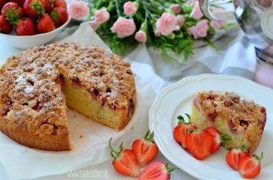 Zdjęcie - Ciasto z truskawkami - Przepisy kulinarne ze zdjęciami