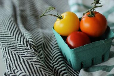 Zdjęcie - Tarta z pomidorami - Przepisy kulinarne ze zdjęciami