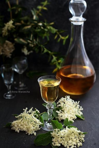 Zdjęcie - Nalewka z kwiatów czarnego bzu - Przepisy kulinarne ze zdjęciami