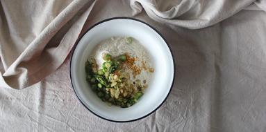 Zdjęcie - Podpłomyki cebulowo-szparagowe - Przepisy kulinarne ze zdjęciami