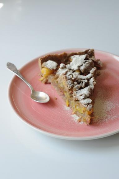 Zdjęcie - Razowe kruche ciasto z ananasem i rabarbarem - Przepisy kulinarne ze zdjęciami