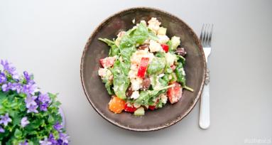 Zdjęcie - Quinoa z pomidorami i awokado - Przepisy kulinarne ze zdjęciami