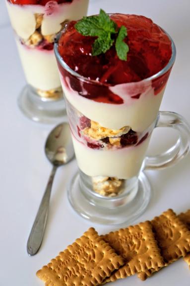 Zdjęcie - Kremowy deser z truskawkami - Przepisy kulinarne ze zdjęciami