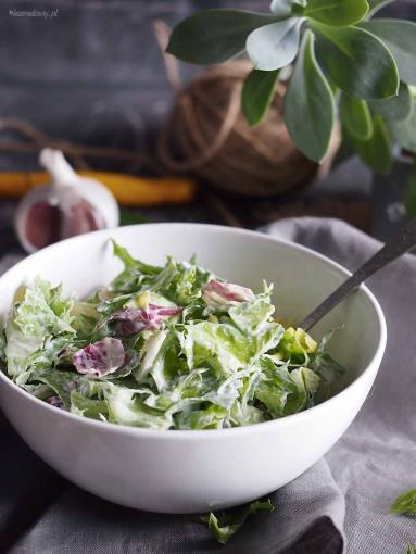 Zdjęcie - Szybka sałata z dressingiem śmietanowym / Simple salad with creamy dressing - Przepisy kulinarne ze zdjęciami