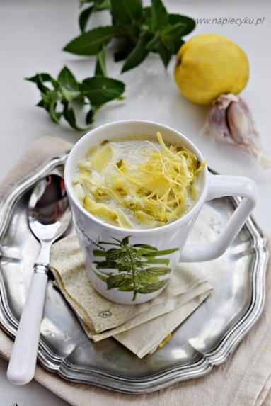 Zdjęcie - Zupa ogórkowa z cukinią i mietą - Przepisy kulinarne ze zdjęciami