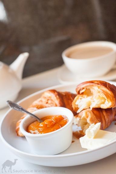 Zdjęcie - Francuskie śniadanie i konfitura brzoskwiniowa - Przepisy kulinarne ze zdjęciami