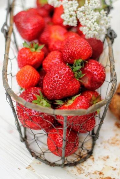 Zdjęcie - Zdrowe ciasto owsiane z truskawkami - Przepisy kulinarne ze zdjęciami