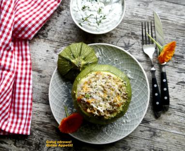 Zdjęcie - Okrągła cukinia faszerowana mięsem z indyka z ryżem i warzywami - Przepisy kulinarne ze zdjęciami