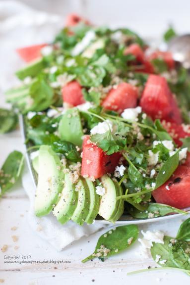 Zdjęcie - Świeża, letnia sałatka z quinoa, szpinakiem i arbuzem (Fresh quinoa salad with spinach and watermelon) - Przepisy kulinarne ze zdjęciami