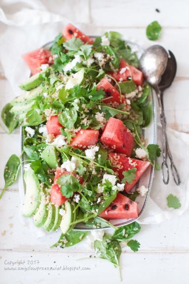 Zdjęcie - Świeża, letnia sałatka z quinoa, szpinakiem i arbuzem (Fresh quinoa salad with spinach and watermelon) - Przepisy kulinarne ze zdjęciami