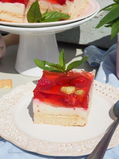 Zdjęcie - Grysikowe ciasto z owocami i galaterką - Przepisy kulinarne ze zdjęciami