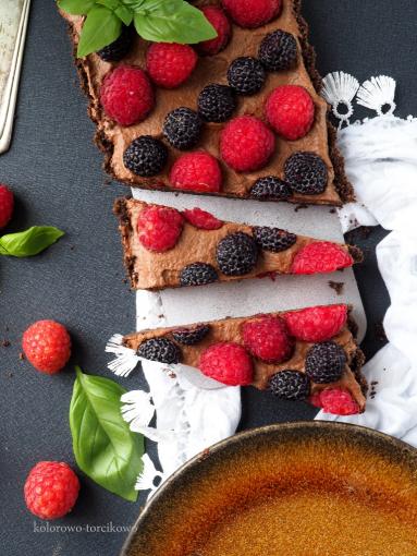 Zdjęcie - Czekoladowa tarta z malinami - Przepisy kulinarne ze zdjęciami