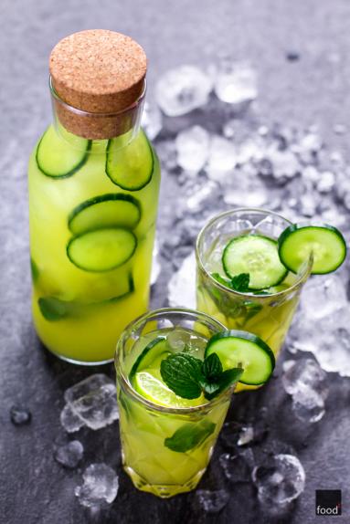 Zdjęcie - Lemoniada ogórkowa z miętą i limonką - Przepisy kulinarne ze zdjęciami