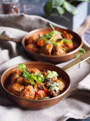 Zdjęcie - Klopsiki hiszpańskie na potrawce z cukinią / Spanish meatballs with zucchini stew - Przepisy kulinarne ze zdjęciami