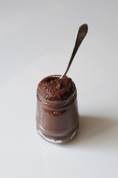 Zdjęcie - Wegański czekoladowy krem z orzechami laskowymi - Przepisy kulinarne ze zdjęciami