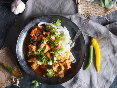 Zdjęcie - Szybkie curry z kurczakiem i szpinakiem / Easy chicken and spinach curry - Przepisy kulinarne ze zdjęciami