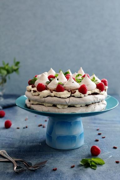 Zdjęcie - Czekoladowo-miętowy tort bezowy - Przepisy kulinarne ze zdjęciami
