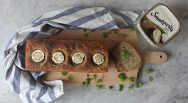 Zdjęcie - Żytni chleb na zakwasie z cukinią i kolendrą - Przepisy kulinarne ze zdjęciami