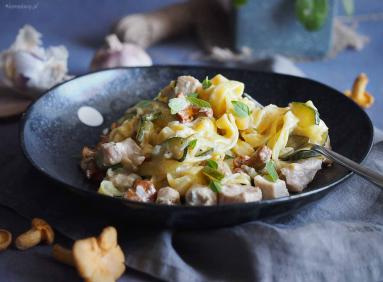 Zdjęcie - Makaron z kurczakiem, kurkami i serem pleśniowym / Blue cheese, chicken and chanterelle pasta - Przepisy kulinarne ze zdjęciami