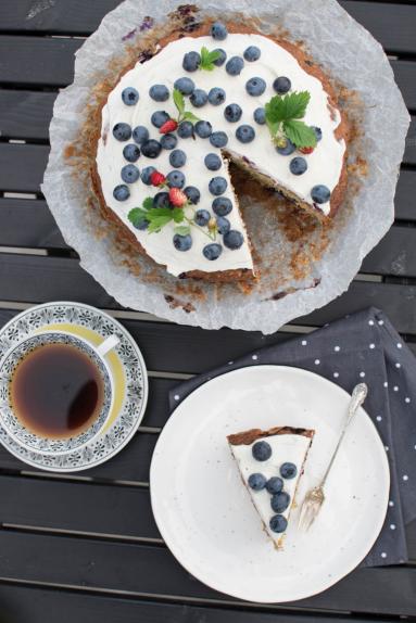 Zdjęcie - Ciasto z cukinią i borówkami - Przepisy kulinarne ze zdjęciami