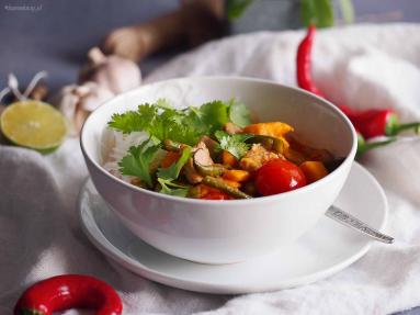Zdjęcie - Czerwone curry z rybą, fasolką i batatami / Red curry with fish, beans and sweet potato - Przepisy kulinarne ze zdjęciami