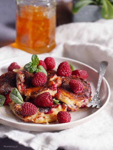 Zdjęcie - Placuszki z mascarpone i malinami / Mascarpone pancakes with raspberries - Przepisy kulinarne ze zdjęciami
