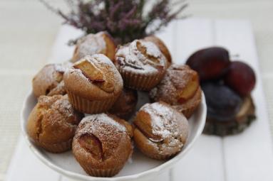Zdjęcie - Muffinki ze śliwkami - Przepisy kulinarne ze zdjęciami