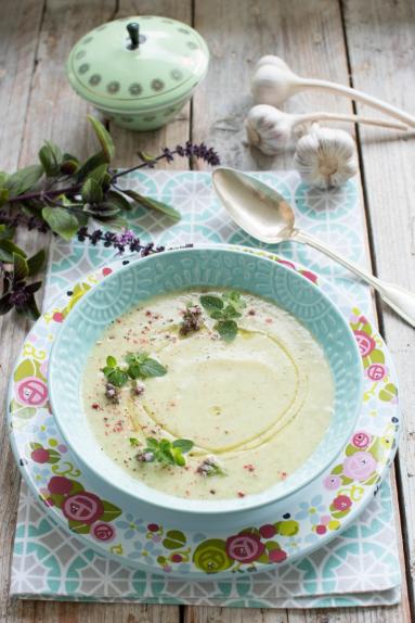 Zdjęcie - Zupa krem z pieczonej cukinii i czosnku - Przepisy kulinarne ze zdjęciami