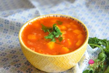 Zdjęcie - Pyszna zupa z dynią, ziemniakiem i soczewicą - Przepisy kulinarne ze zdjęciami