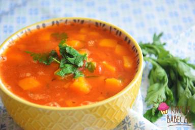Zdjęcie - Pyszna zupa z dynią, ziemniakiem i soczewicą - Przepisy kulinarne ze zdjęciami