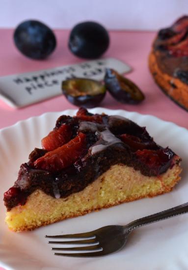 Zdjęcie - Kolorowe ciasto ze  śliwkami - Przepisy kulinarne ze zdjęciami