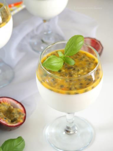 Zdjęcie - Panna cotta  jogurtowa z marakują - Przepisy kulinarne ze zdjęciami