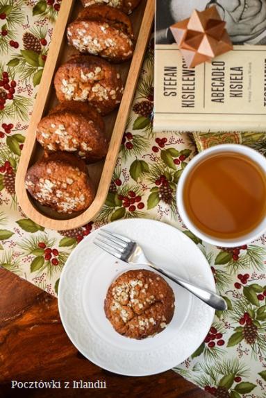 Zdjęcie - Owsiane muffiny z gruszkami | U stóp Benbulbena - Przepisy kulinarne ze zdjęciami