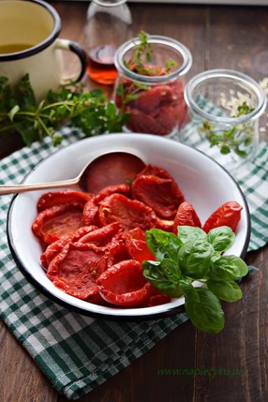 Zdjęcie - Suszone pomidory - Przepisy kulinarne ze zdjęciami