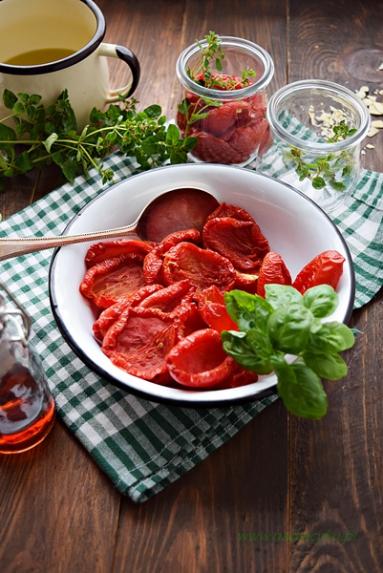 Zdjęcie - Suszone pomidory - Przepisy kulinarne ze zdjęciami