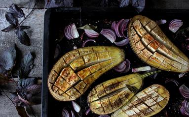 Zdjęcie - Krem z pieczonych bakłażanów z kurkami i chipsami z szałwii - Przepisy kulinarne ze zdjęciami