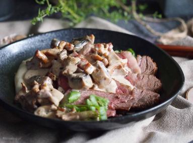 Zdjęcie - Stek z sosem grzybowym / Steak with mushroom sauce - Przepisy kulinarne ze zdjęciami