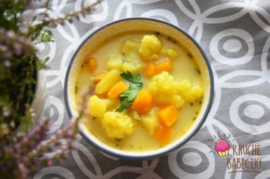 Zdjęcie - Zupa z dynią, kalafiorem, ziemniakiem i kurkumą - Przepisy kulinarne ze zdjęciami